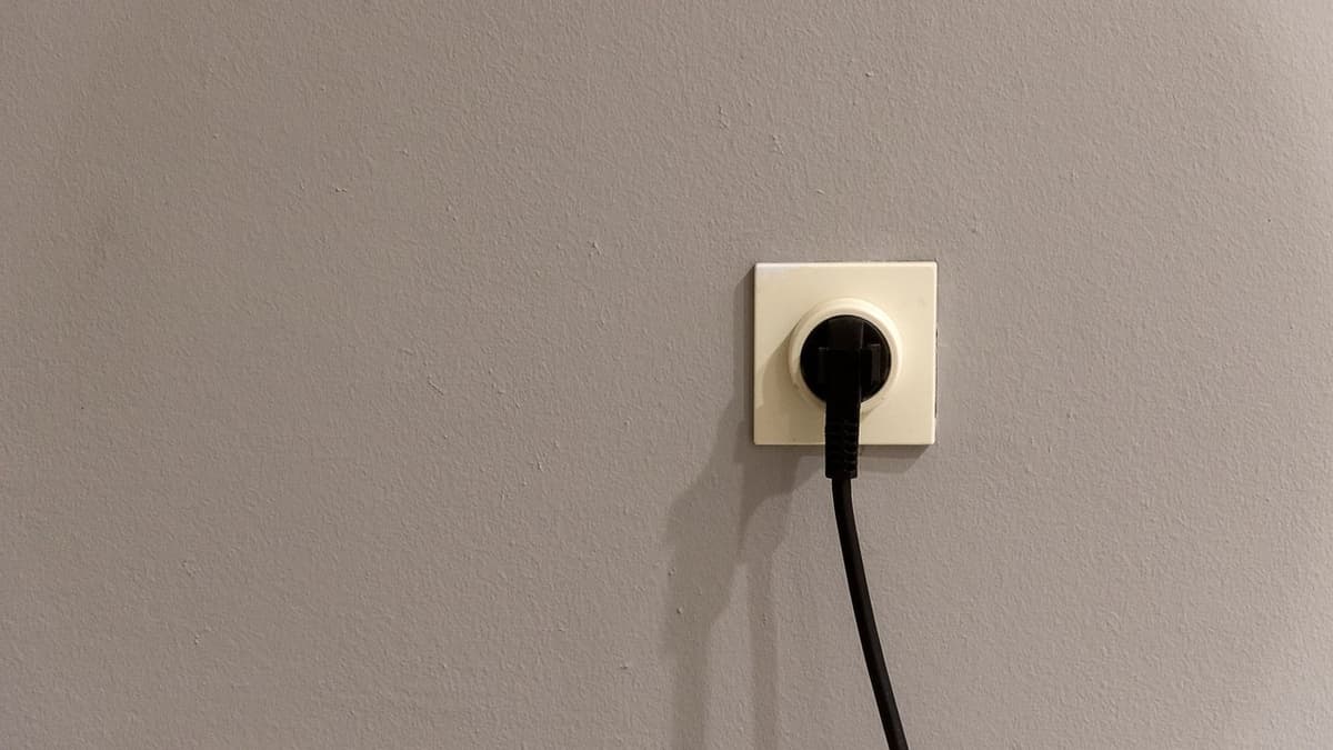 Enchufe caliente: causas, riesgos y qué hacer